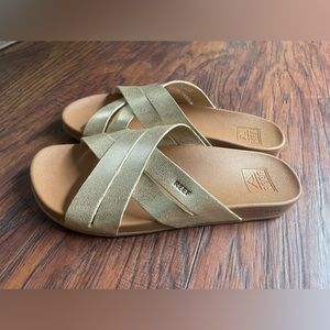 Reef Women’s Metallic Gold Sandals